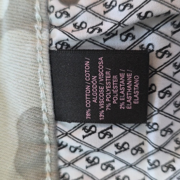 Victoria's Secret- Boyfriend Shorts- Gray Camo Shorts - Picture 5 of 7